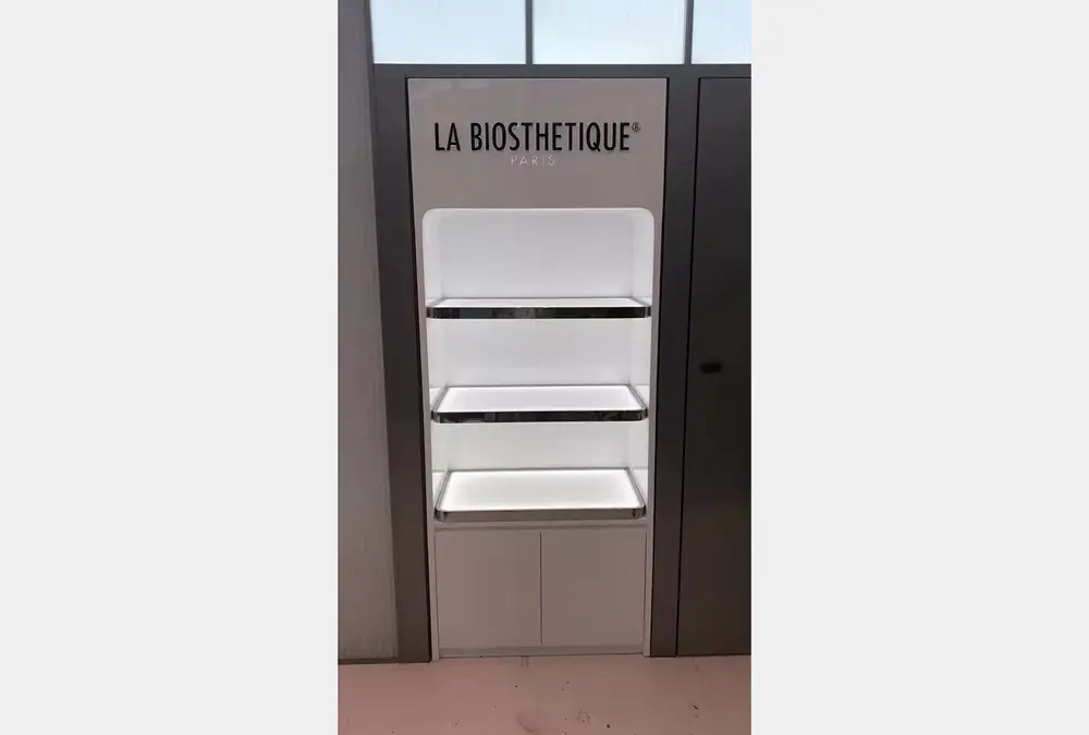 Cosmetica Display Cabinet