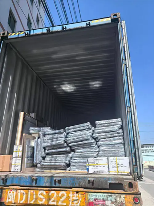 Aojie's nieuwe houten meubelkast is met succes vanuit het magazijn verzonden