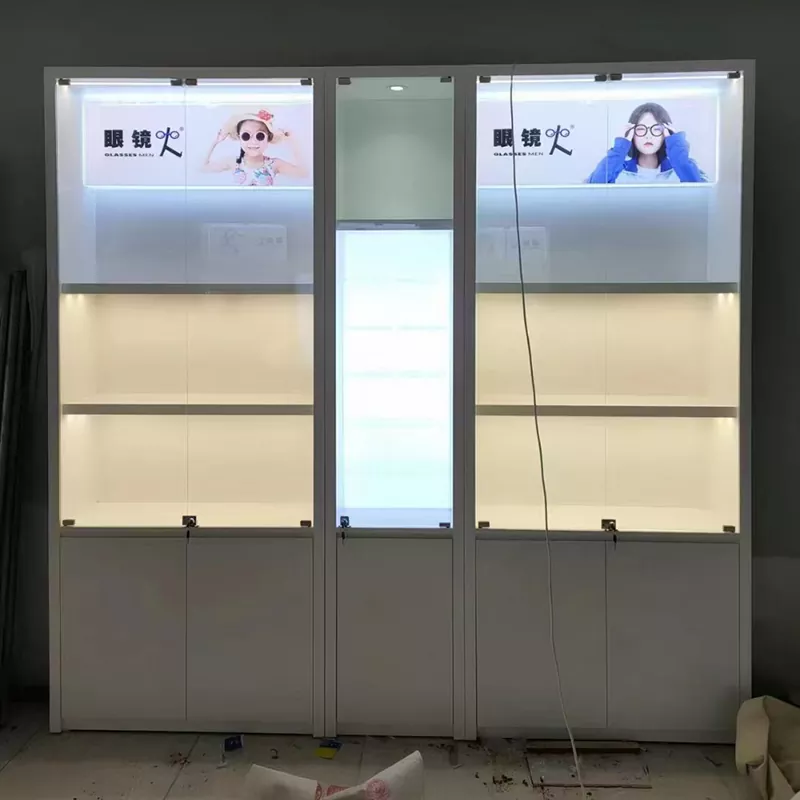 Glazen vitrinekasten