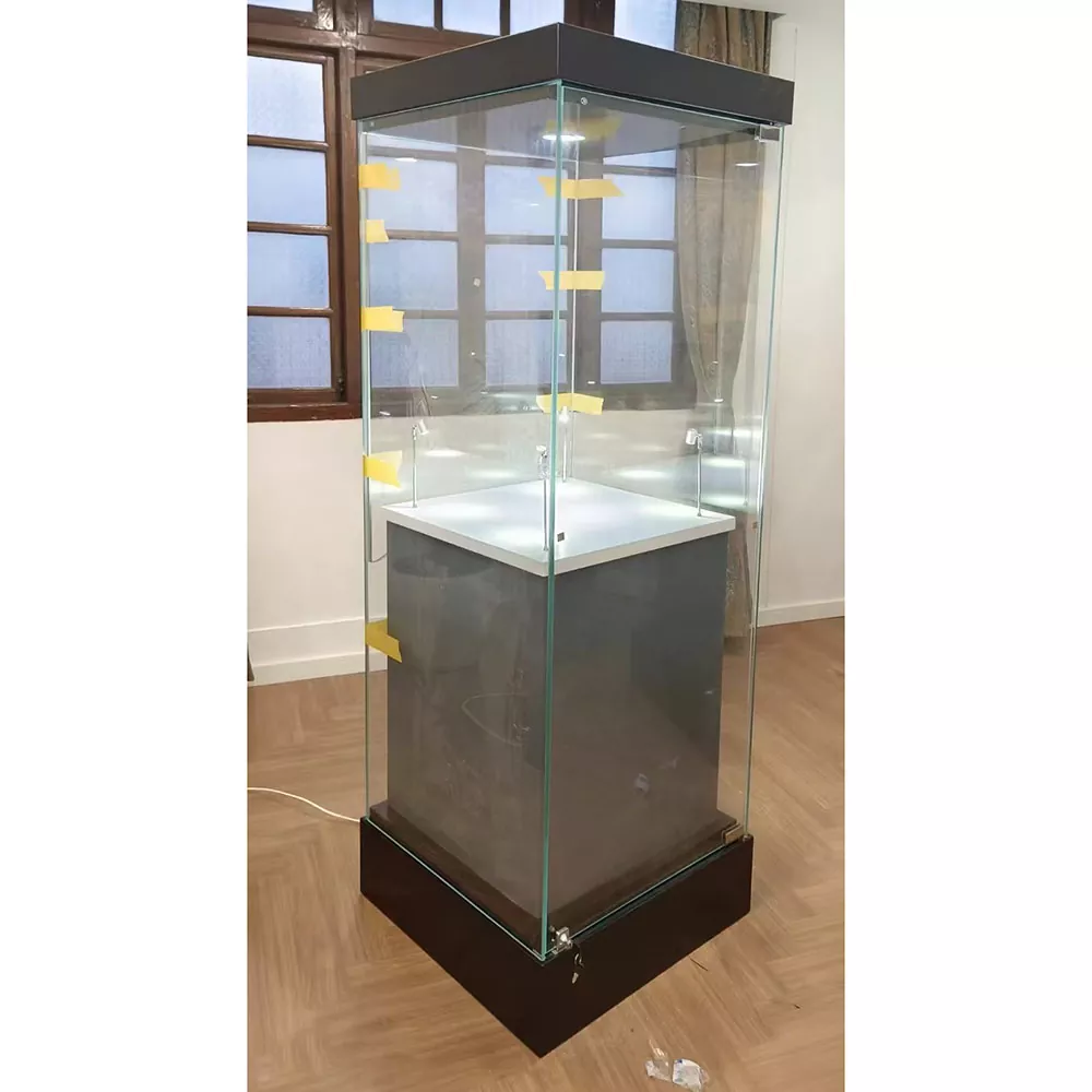 Glazen handtas display showcase